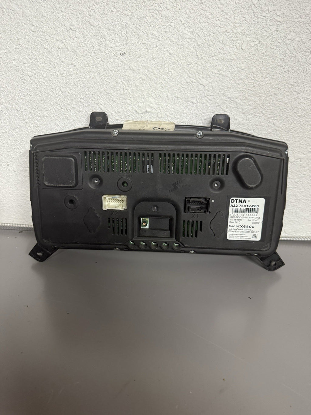 2020 Freightliner Cascadia Instrument Dash Cluster P/N A22-75412-200 677 miles