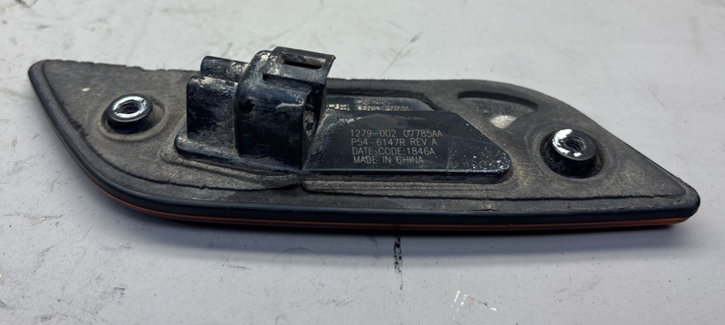 PACCAR PETERBILT P54-6147R RH SIDE TURN INDICATOR LENS