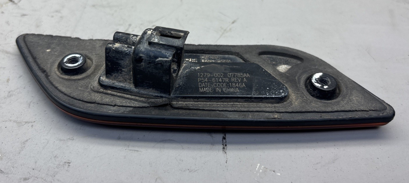 PACCAR PETERBILT P54-6147R RH SIDE TURN INDICATOR LENS