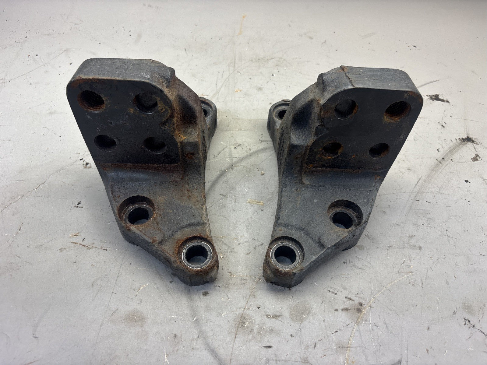 2019 PACCAR MX 13 ENGINE MOUNT PAIR 2139939 2139938