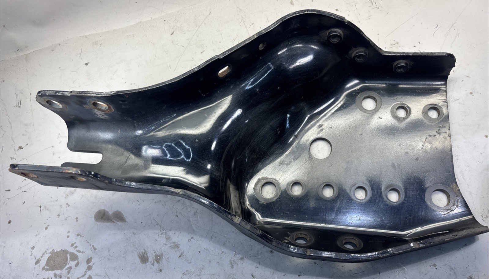 2018-2025 FREIGHTLINER CASCADIA LEFT FRAME HORN BUMPER BRACKET A15-28667-000 OEM
