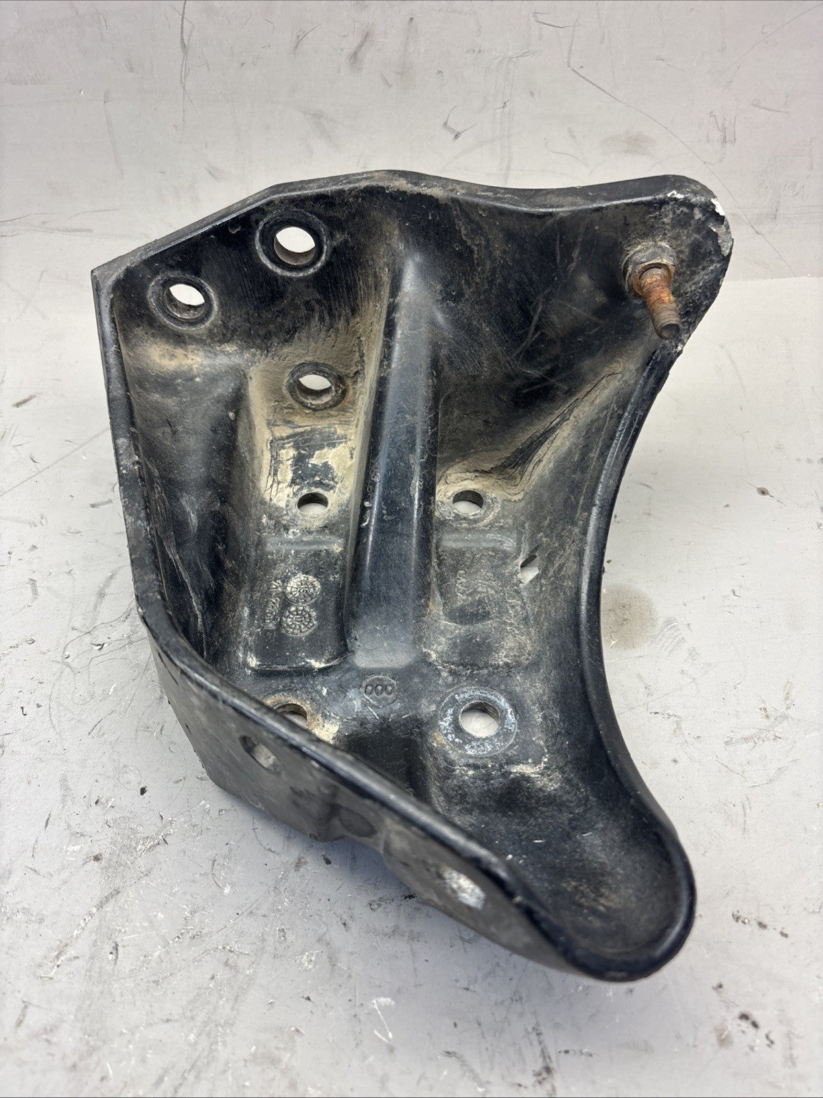 2008-2017 FREIGHTLINER CASCADIA 125 FRONT LEFT DRIVER BUMPER BRACKET MOUNT OEM