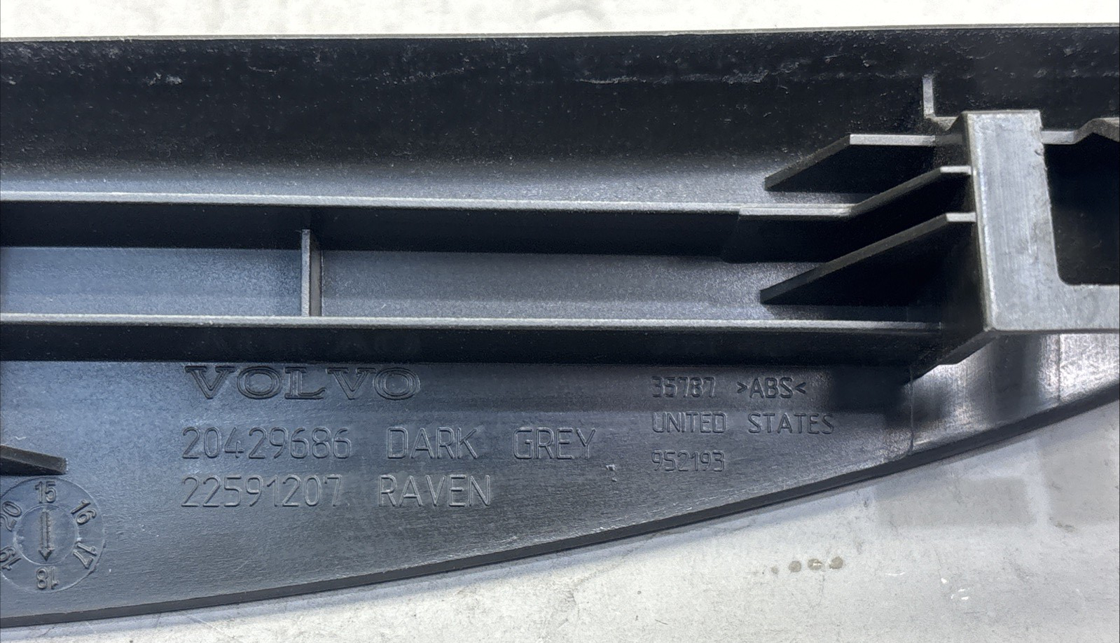 2018-2024 VOLVO VNL 860 FRONT LEFT DASH DASHBOARD COVER TRIM PANEL 20429686 OEM