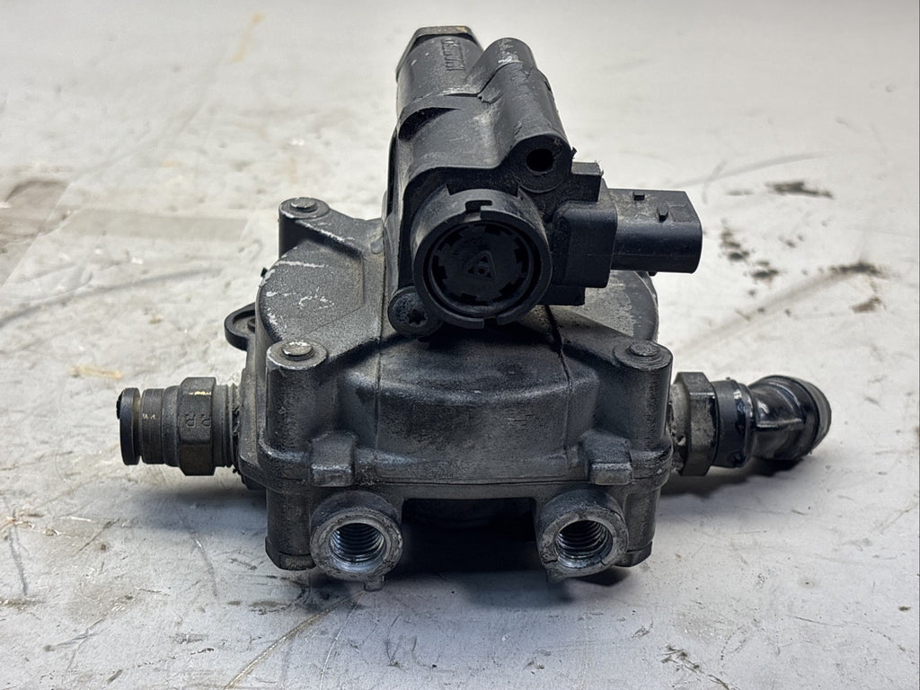 Freightliner Cascadia Meritor Wabco ABS Relay Valve 442 001 006 1