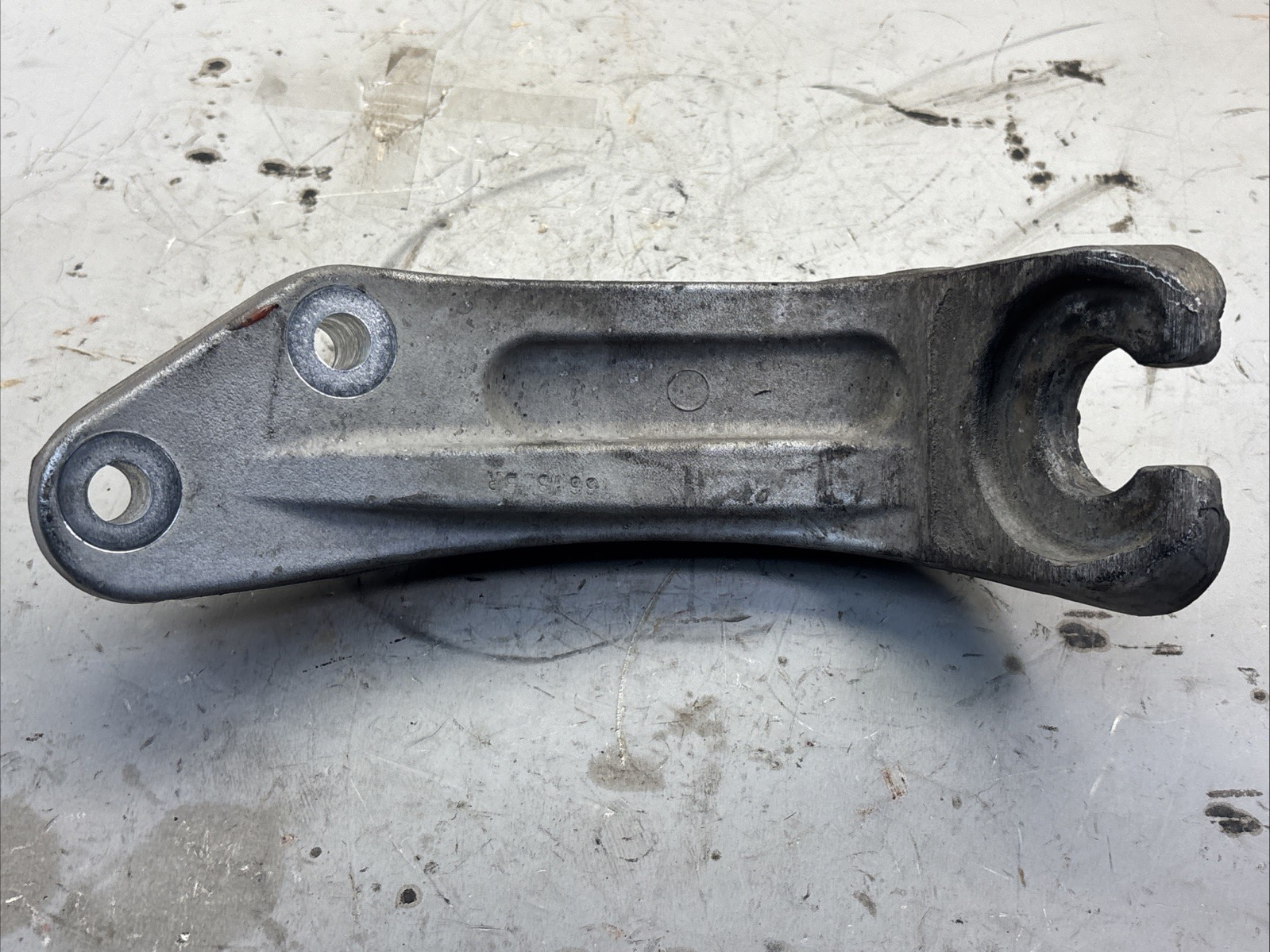 05-30928-001 Genuine Freightliner Radiator Core Support Bracket Rh OEM good/used