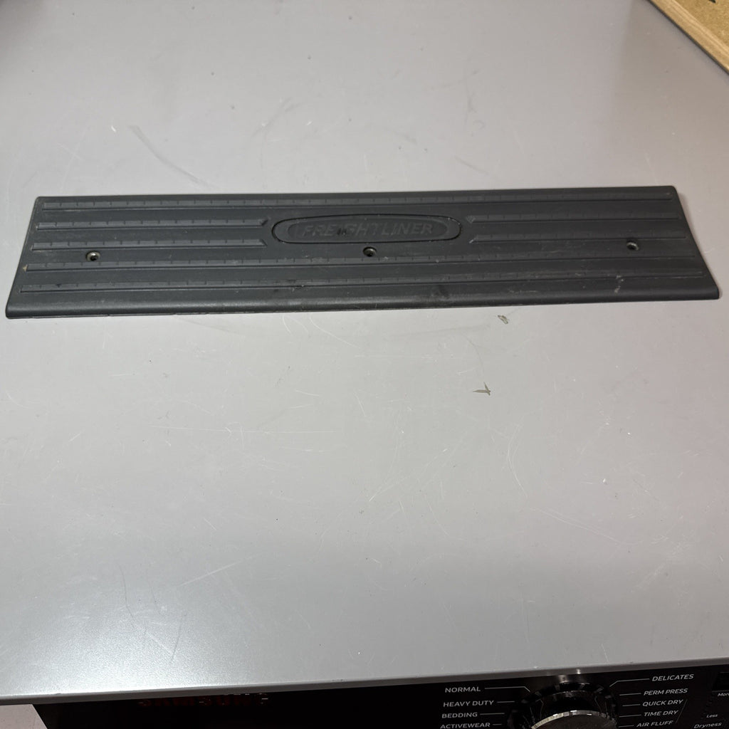 2018-24 FREIGHTLINER CASCADIA LEFT DOOR SILL PLATE PANEL COVER 18-69143-000 OEM