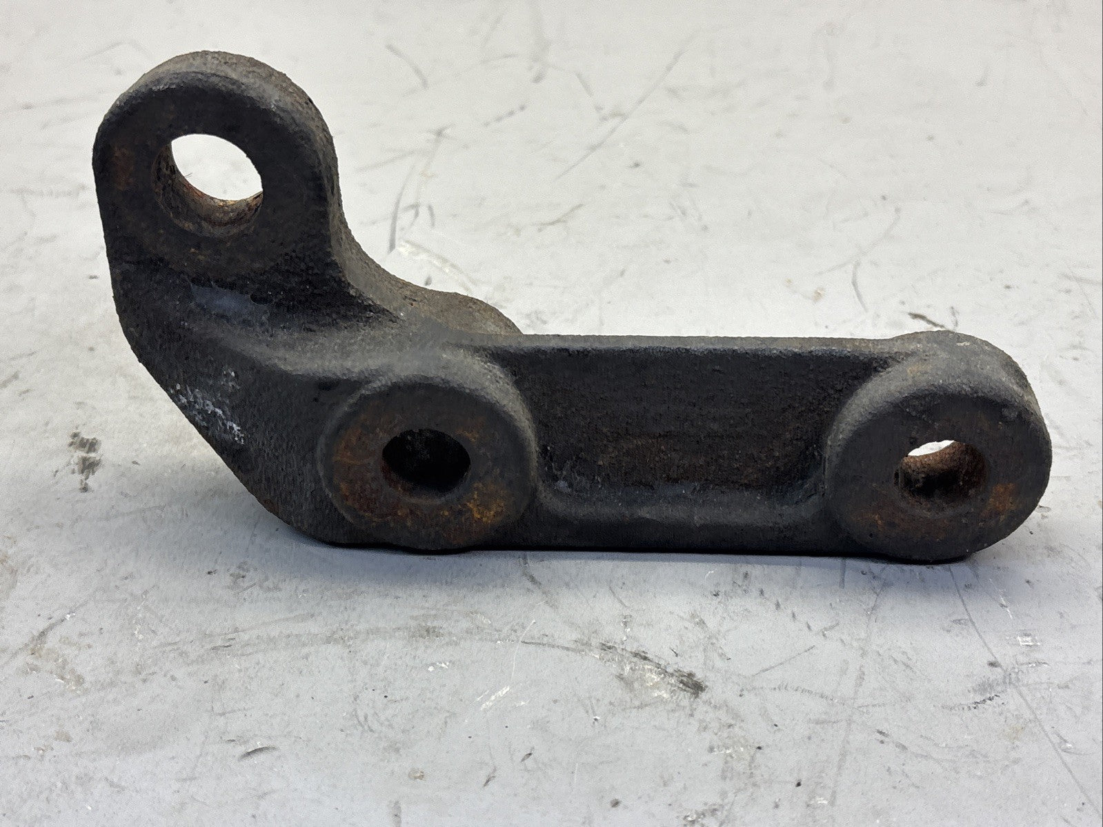 2018-2024 FREIGHTLINER CASCADIA 126 FRONT RIGHT UPPER SHOCK ABSORBER BRACKET OEM