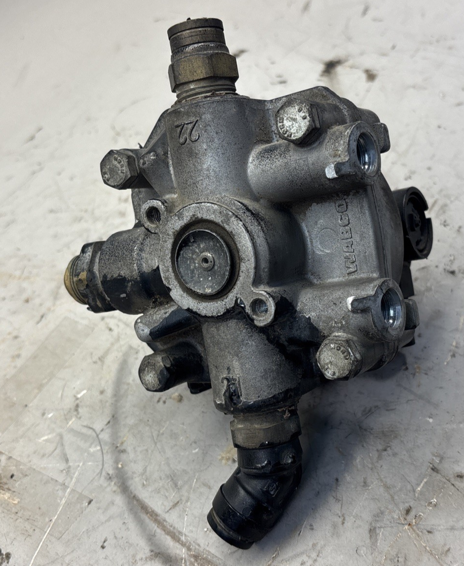 Freightliner Cascadia Meritor Wabco ABS Relay Valve 442 001 006 1