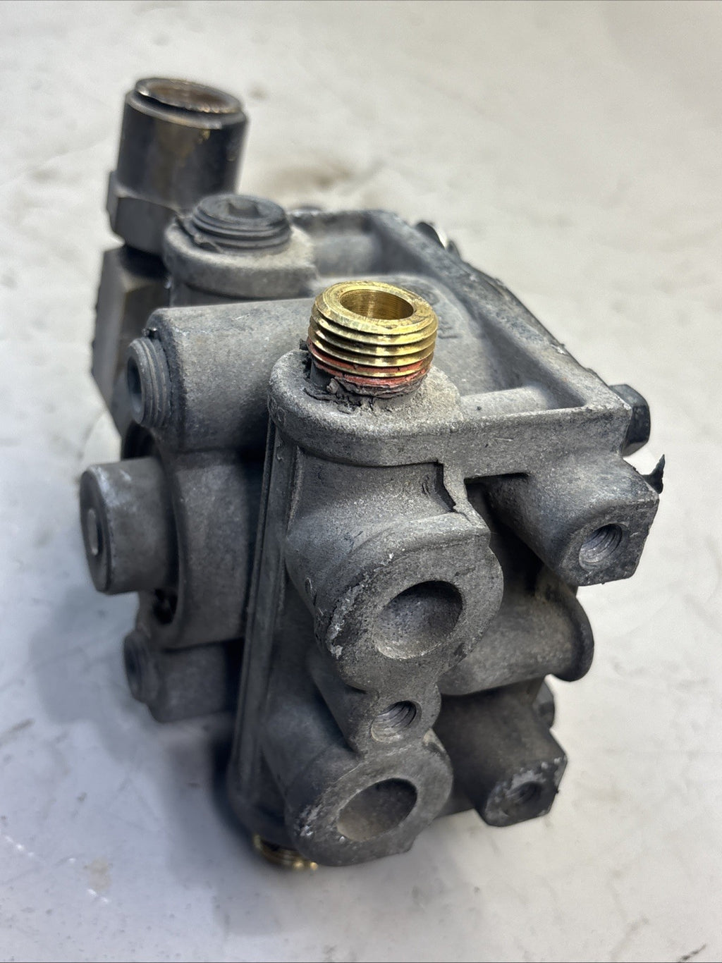 BENDIX ABS RELAY VALVE MODULATOR T-5019505 OEM K138307