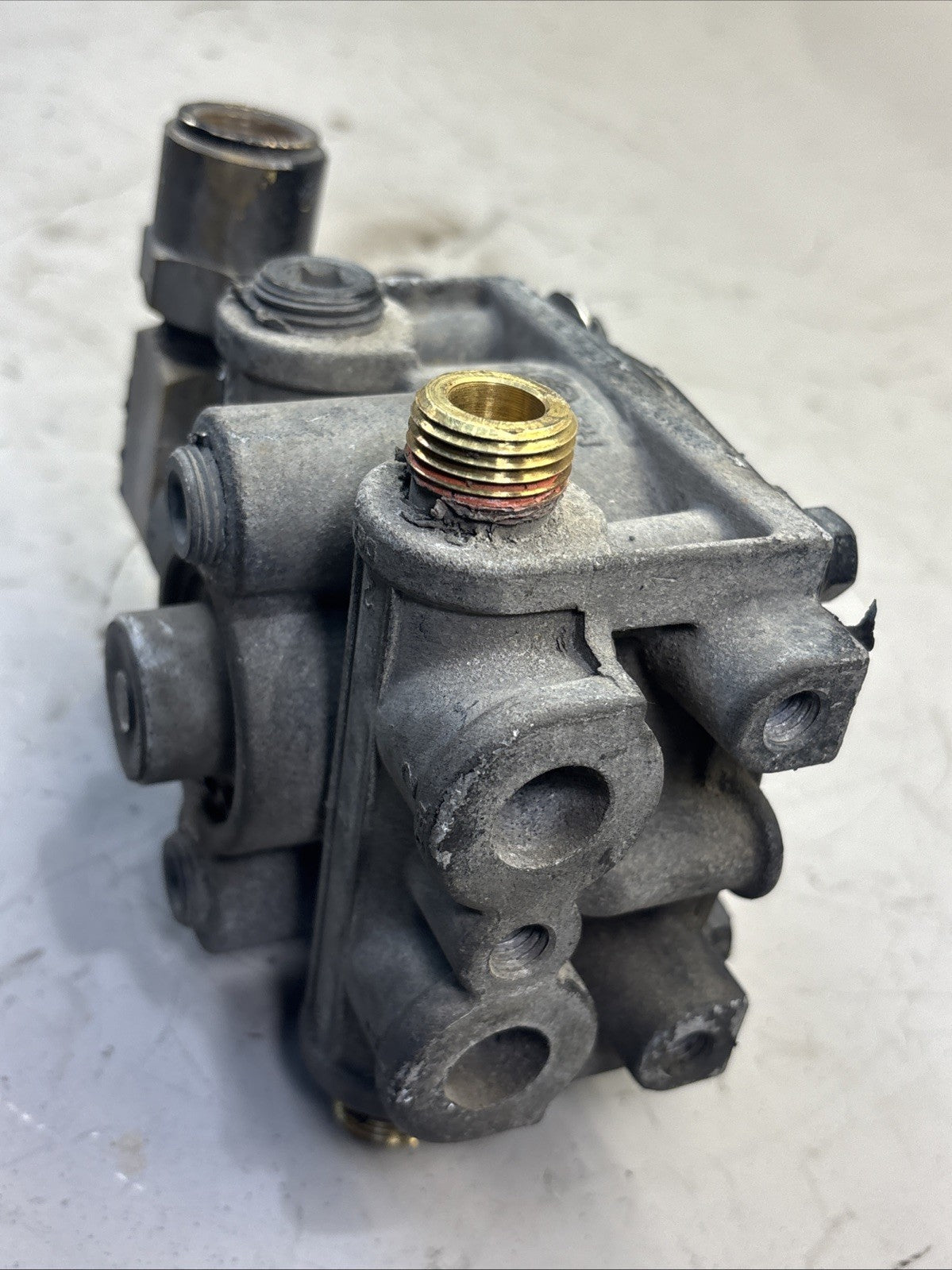 BENDIX ABS RELAY VALVE MODULATOR T-5019505 OEM K138307
