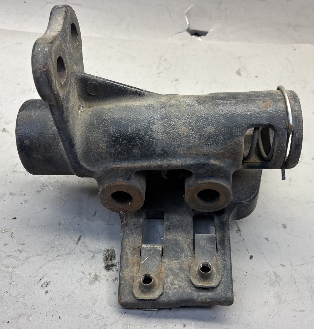 FREIGHTLINER - Tow Housing Brkt, RH A15-27959-005