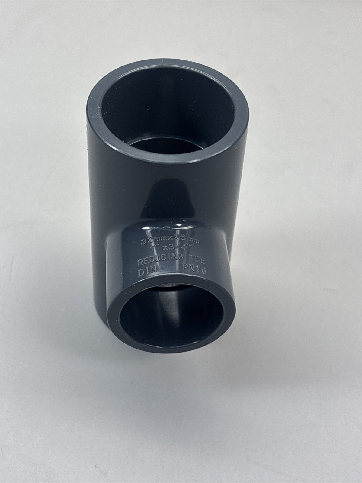 Box of 29 Era Pipe 1" x 3/4 PN 16 UPVC Reducing Tee Gray Slip 32mm x 25mm