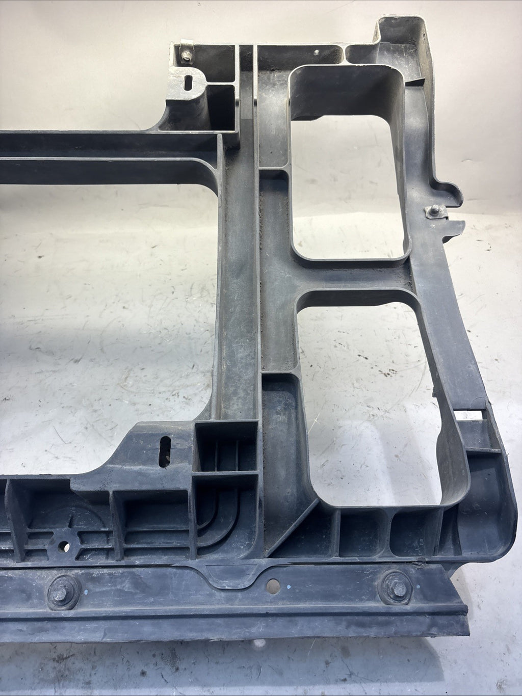 82789505 Body Support for Volvo