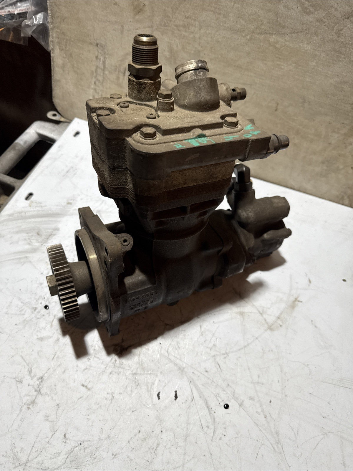 Detroit Diesel / Bendix DD15 Air Compressor K034655 with P/S Pump