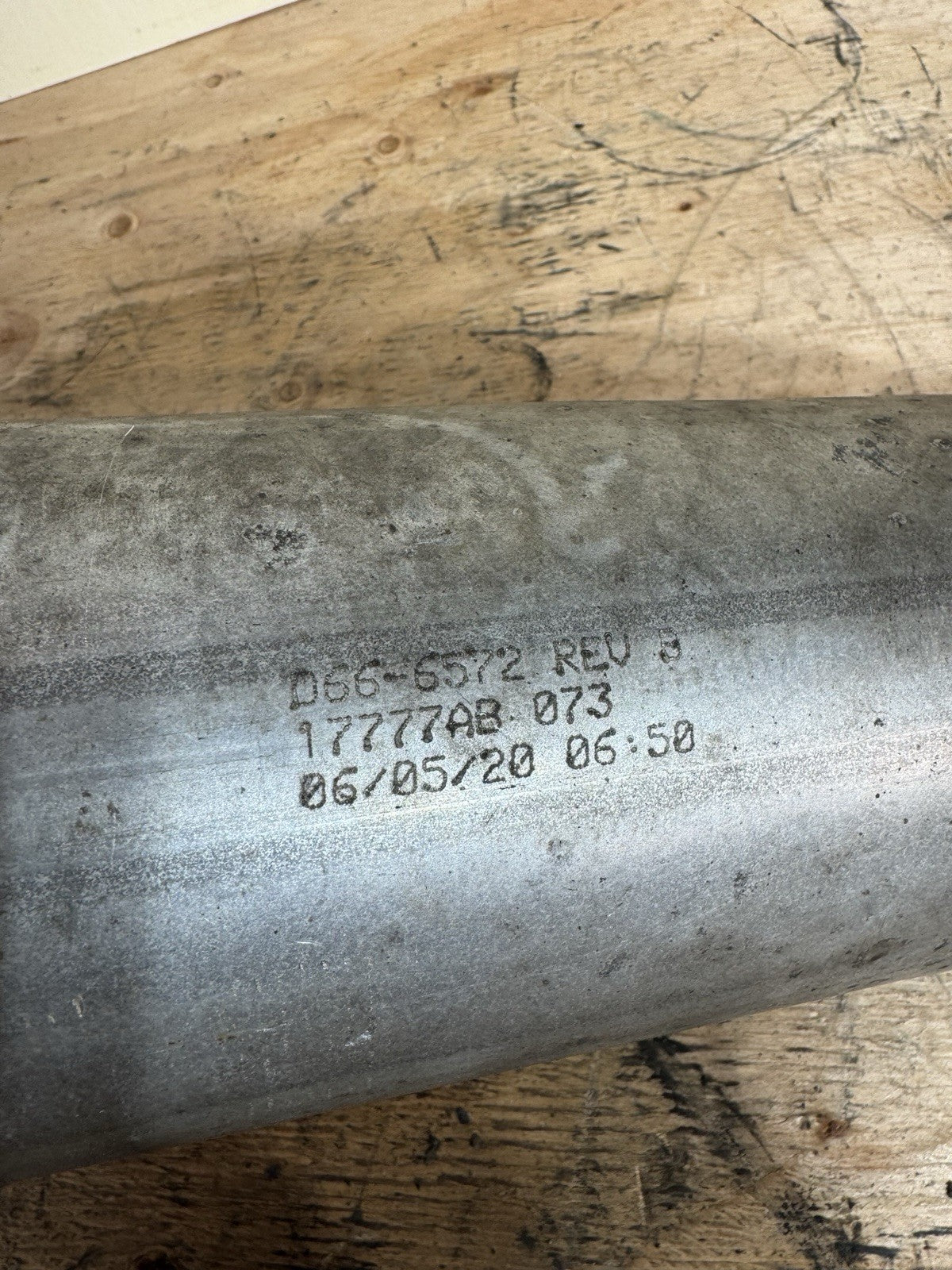 21 Kenworth T680 Right/Passenger Air Transfer Tube - Used | P/N D666572