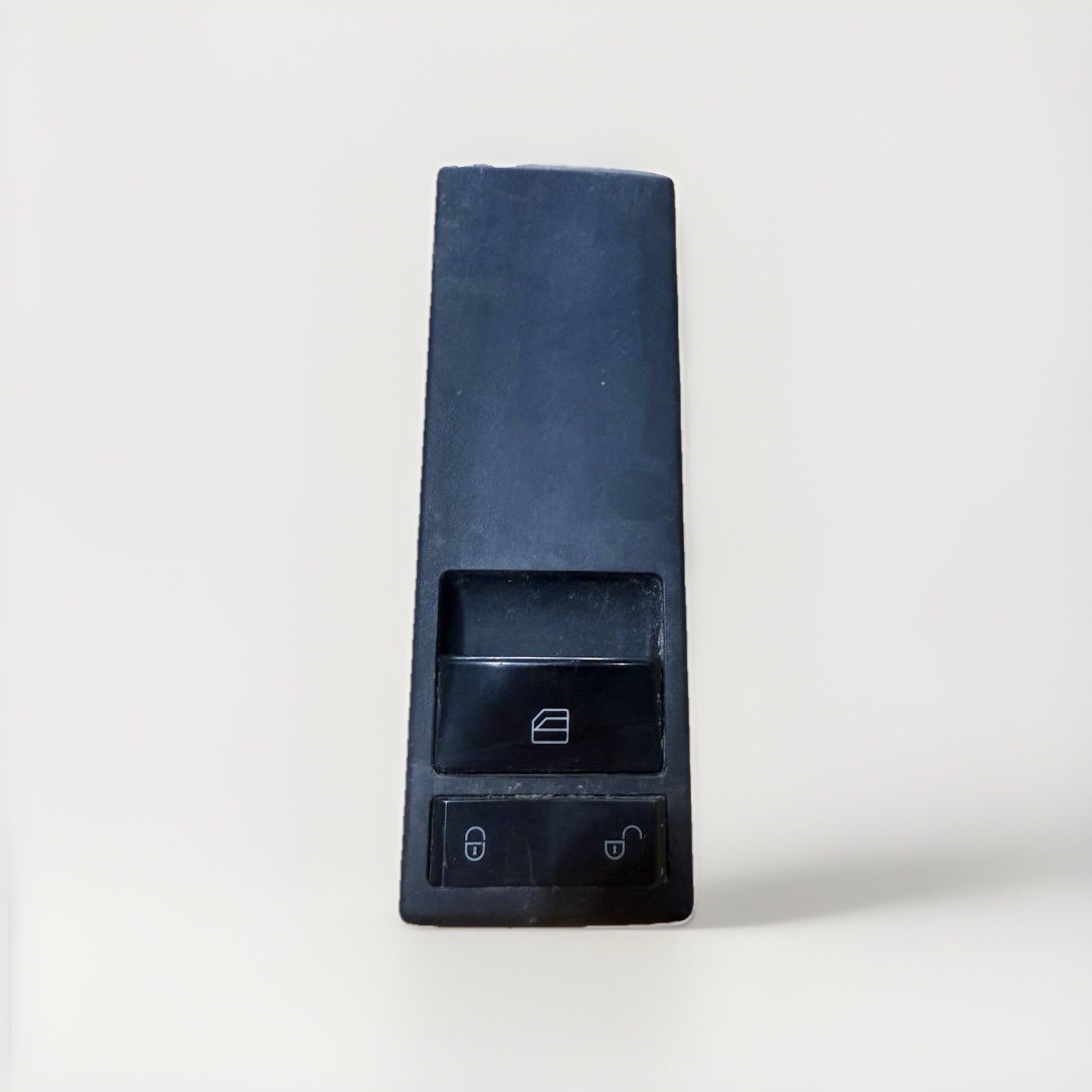 A66-09200-001 FREIGHTLINER CASCADIA 126 RH DOOR Switch