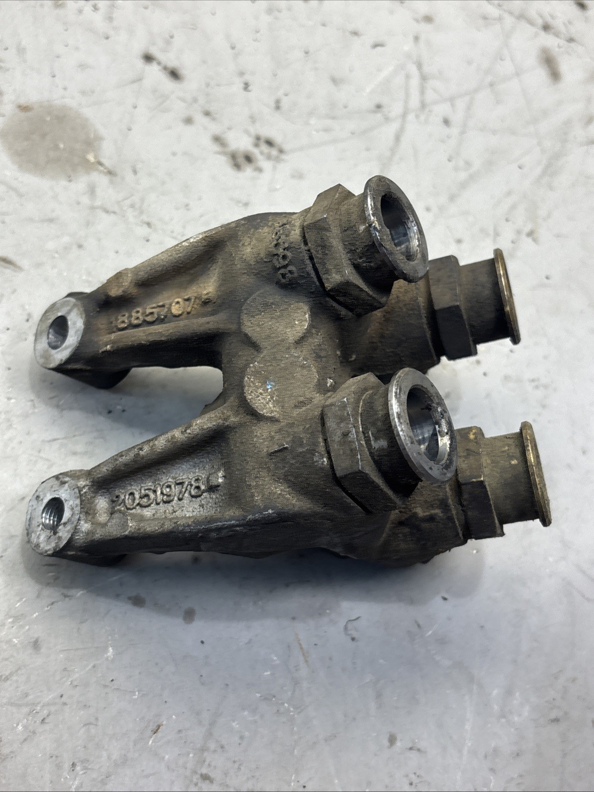 Paccar MX-13 Diesel Engine Fuel System Bracket Manifold 1885707 OEM