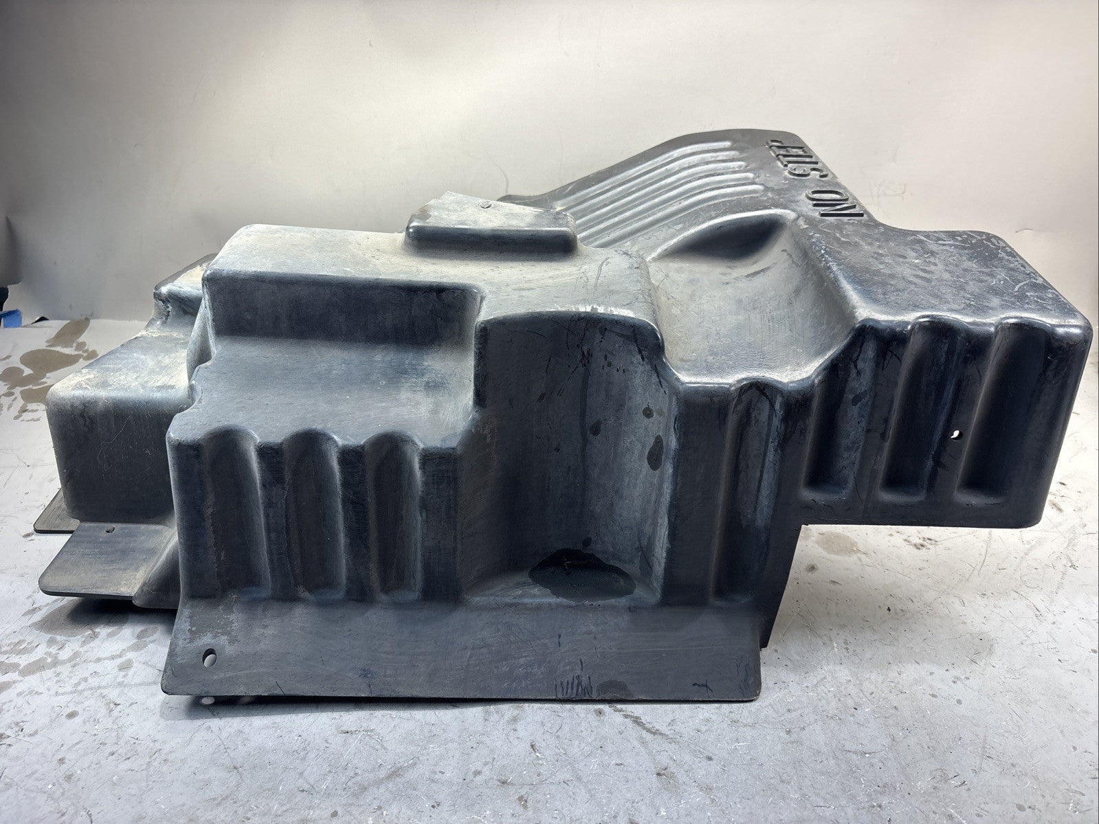 12844AA Genuine Paccar Left Inner Fender