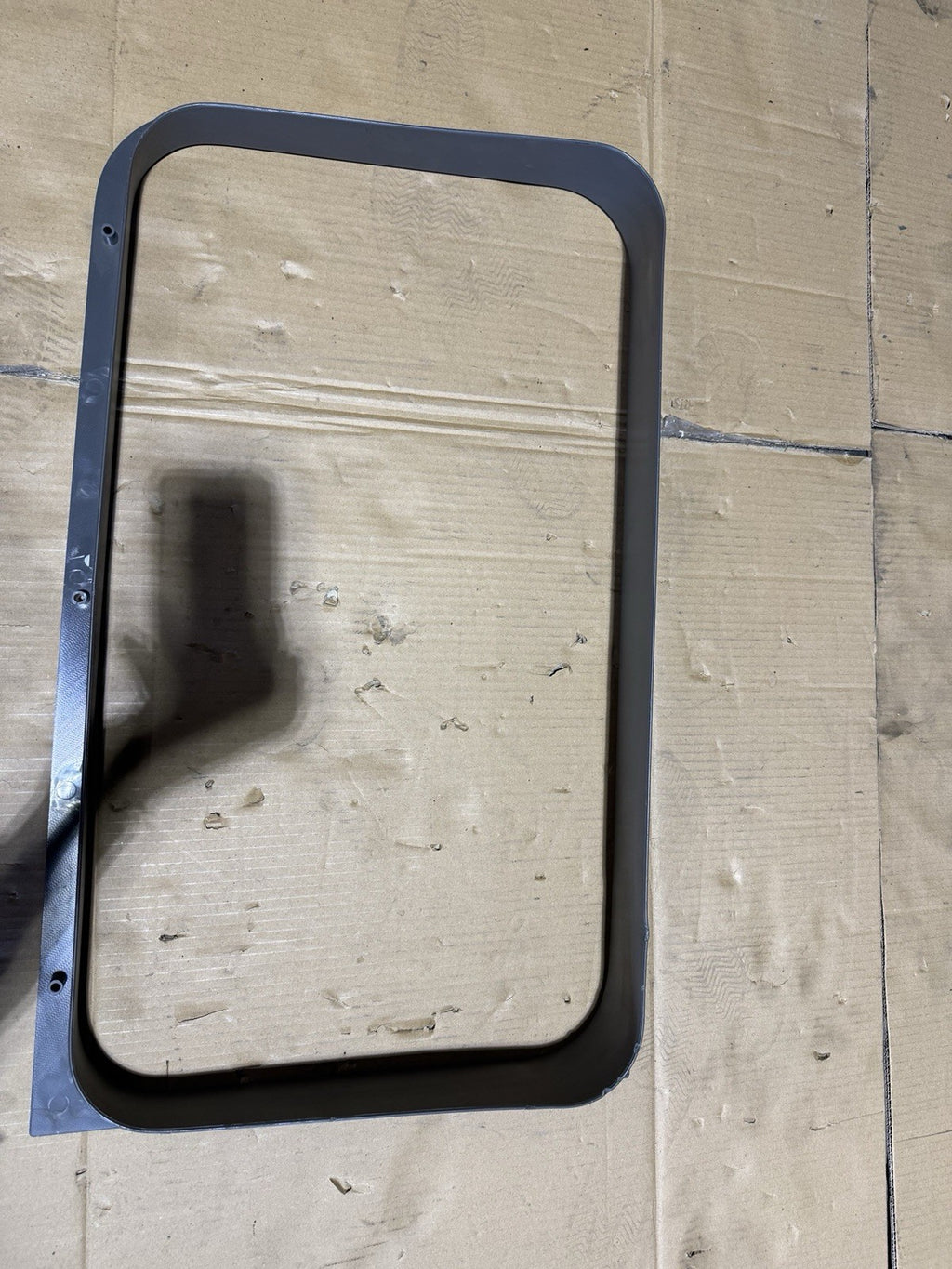 2022 VOLVO VNL860 D13 REAR LEFT LOWER WINDOW BEZEL SLEEPER 82662144 OEM