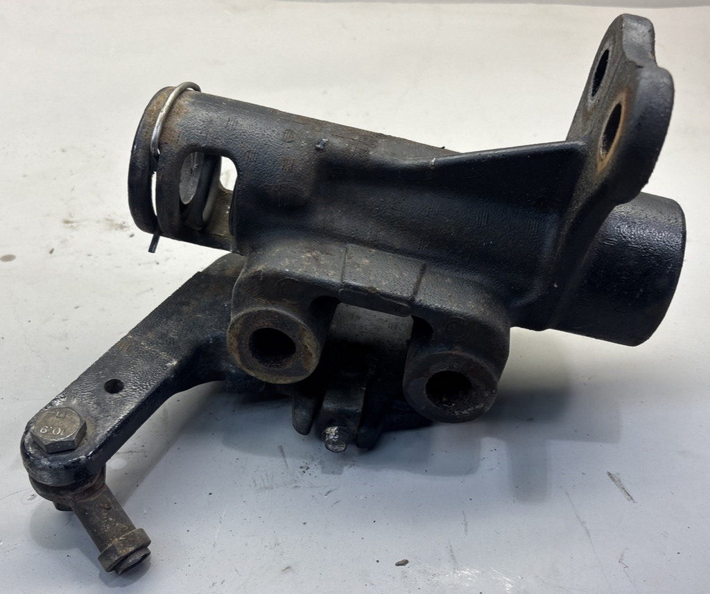 FREIGHTLINER - Tow Housing Brkt, RH A15-27959-001