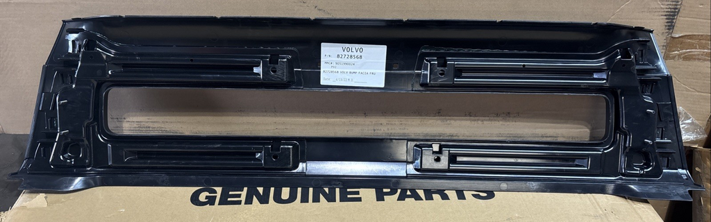 Bumper Center Piece For VNL - Bumper Cover Replaces 82728568