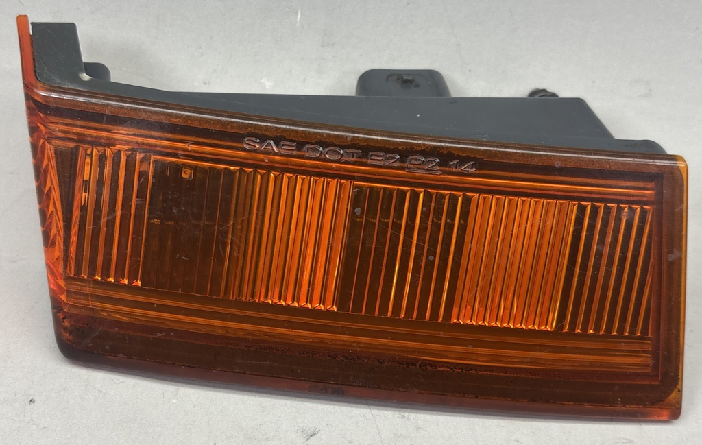 Freightliner LH Signal Marker Lamp A06-90212-002 OEM