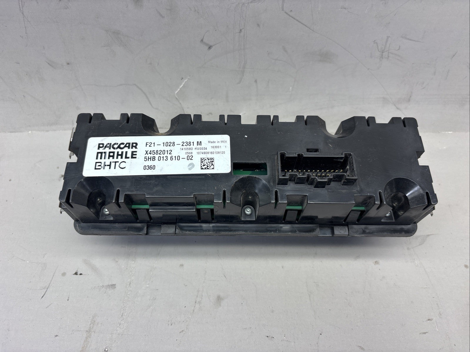 PACCAR F21-1028-2381 HVAC Control Assembly A/C TEMPERATURE CONTROLER