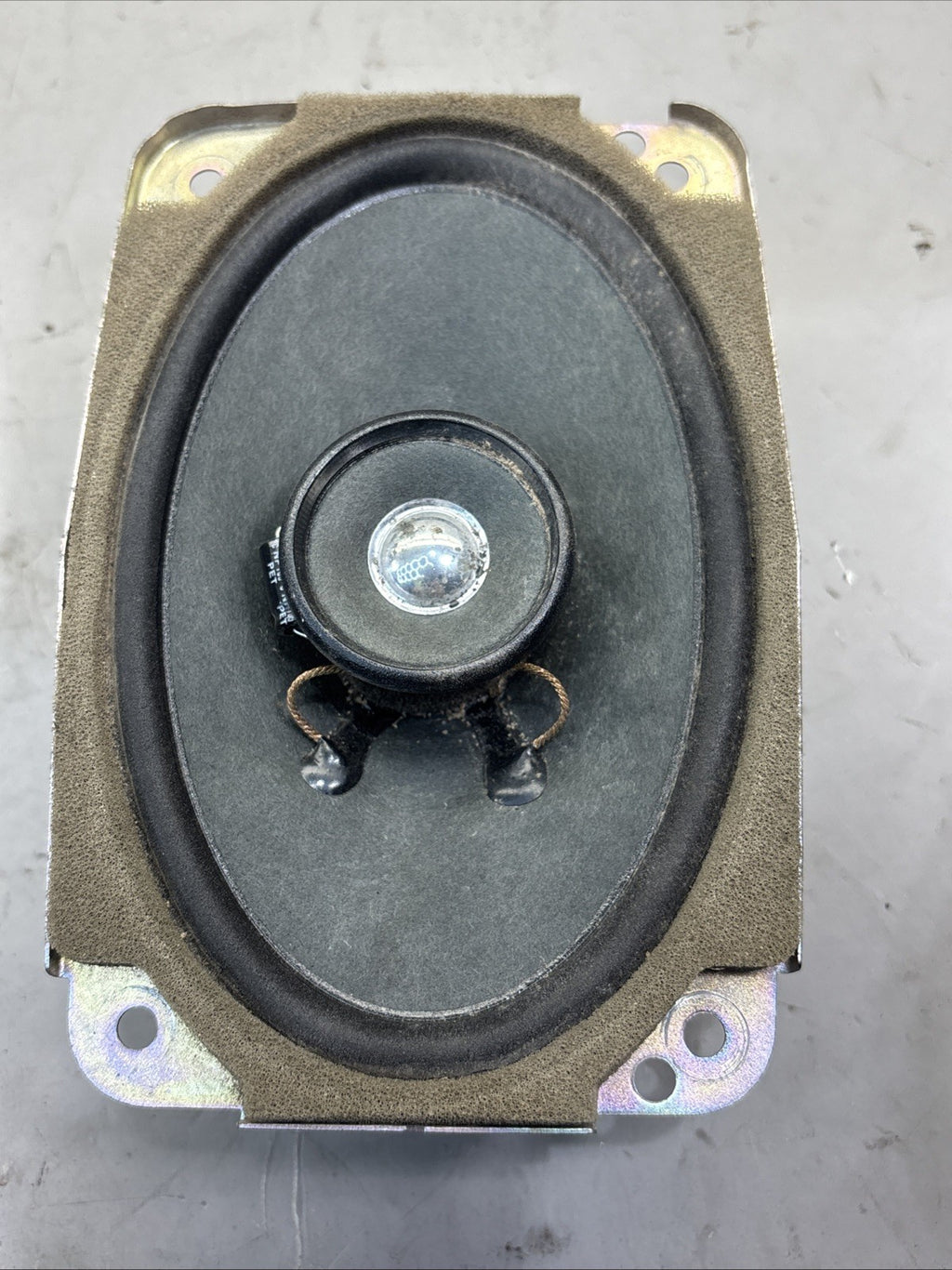 PACCAR RIGHT PASSENGER DOOR SPEAKER PP307006 OEM
