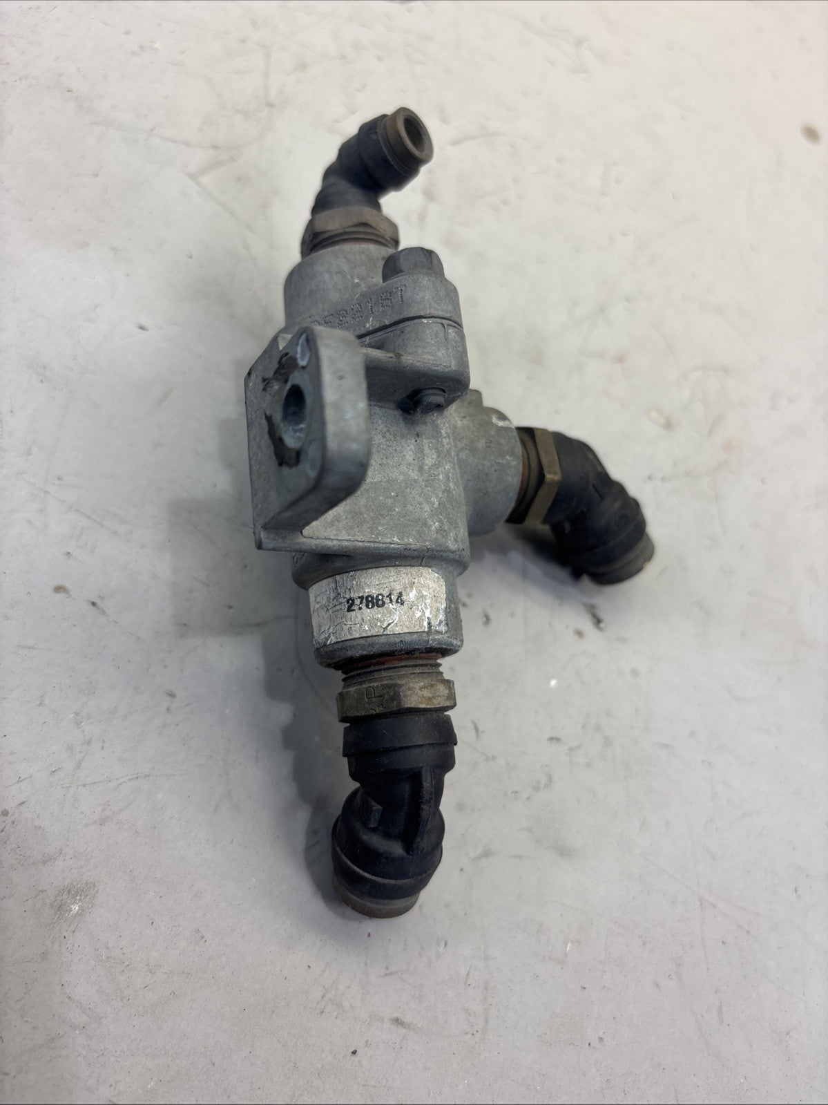 FREIGHTLINER CASCADIA DOUBLE CHECK VALVE 278614 BENDIX OEM