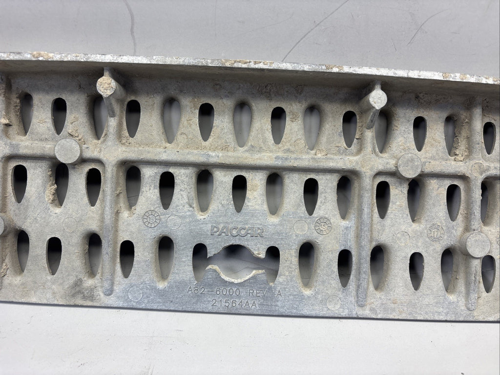 Genuine Paccar A82-6000 Cab Access Fairing Step Assembly DAMAGE