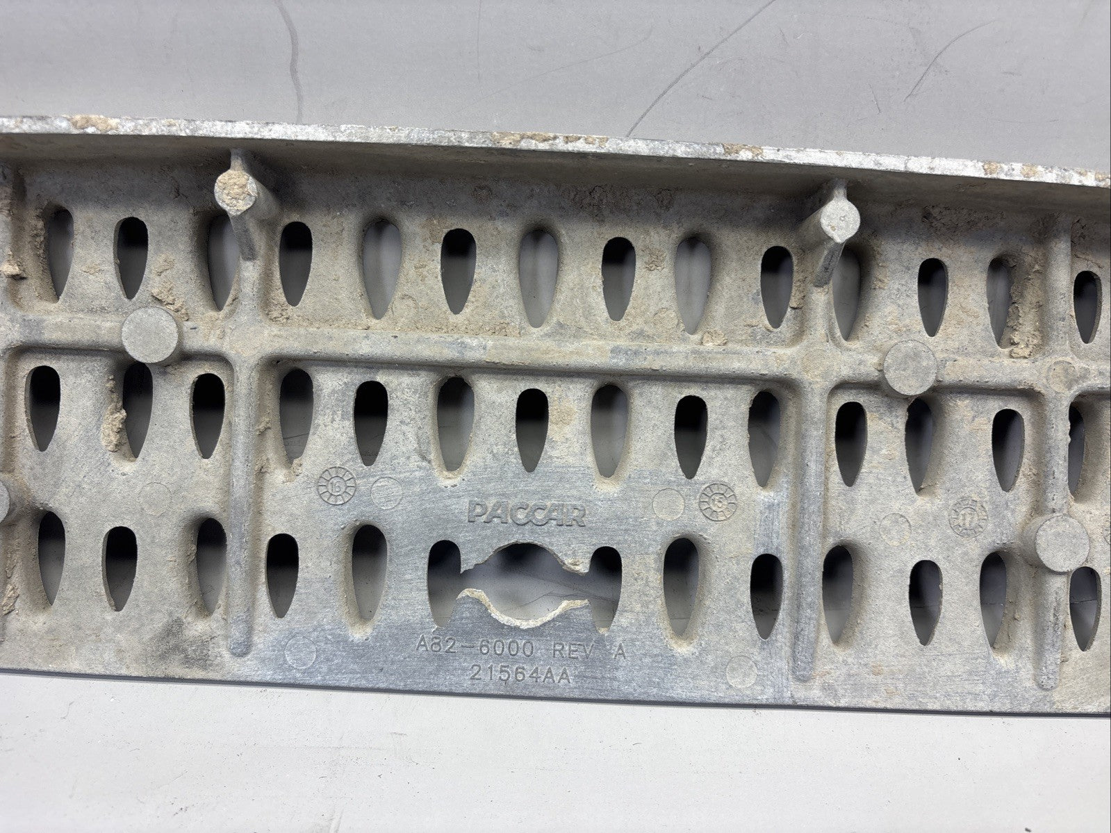 Genuine Paccar A82-6000 Cab Access Fairing Step Assembly DAMAGE