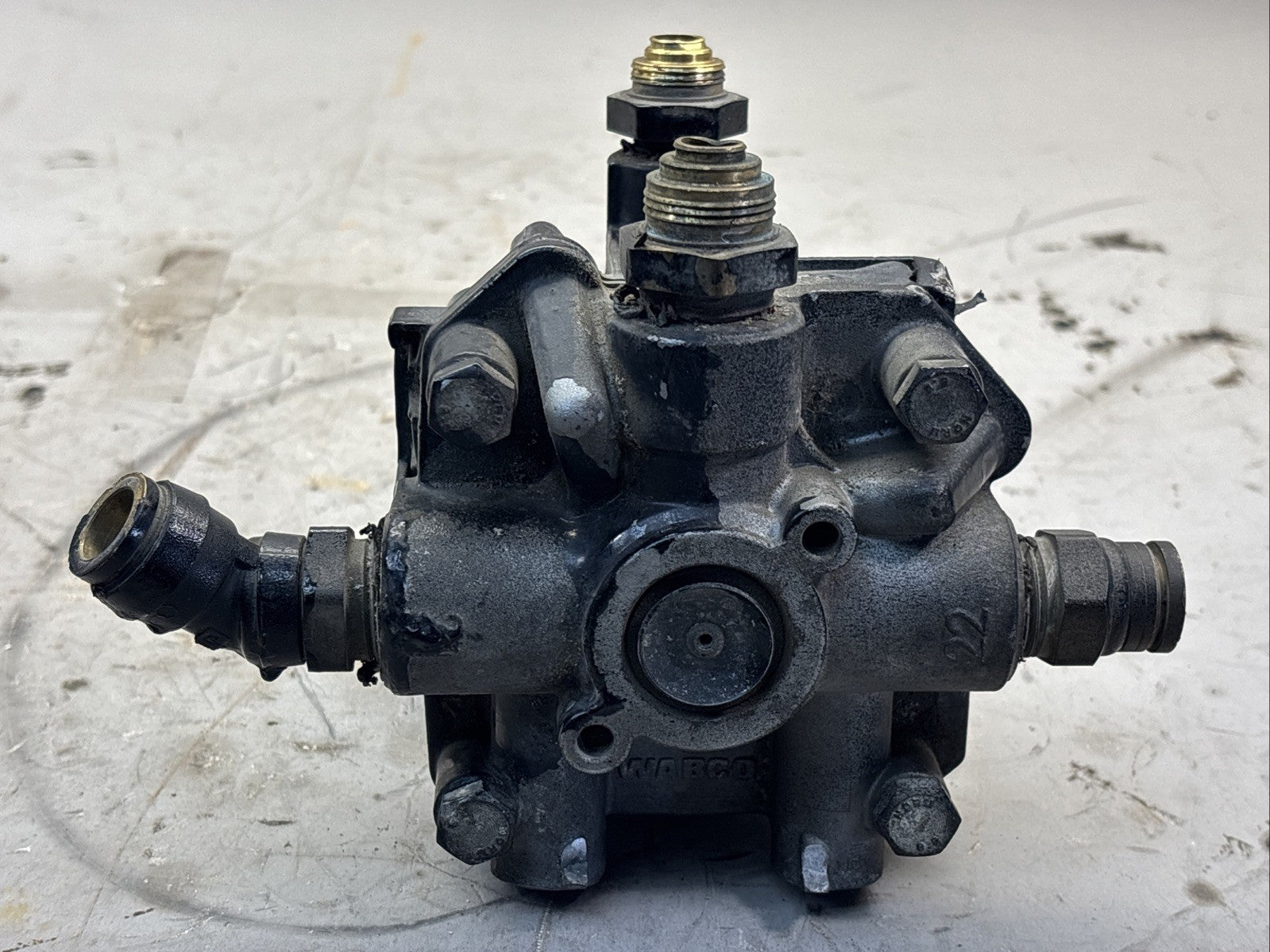 Freightliner Cascadia Meritor Wabco ABS Relay Valve 442 001 006 1
