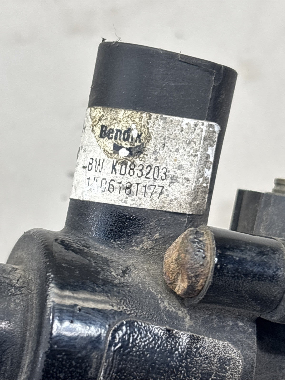 OEM BENDIX SMS-9700 AIR SOLENOID ASSEMBLY - K083203