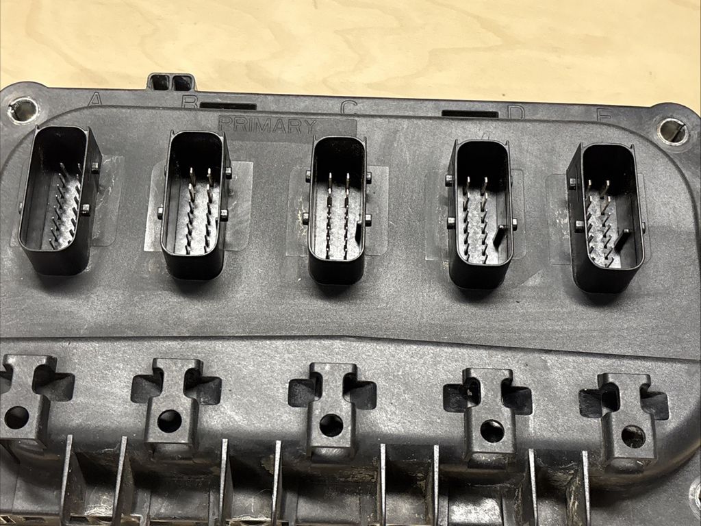 Q21-1124-004-004 Kenworth Chassis Control module 50561AA