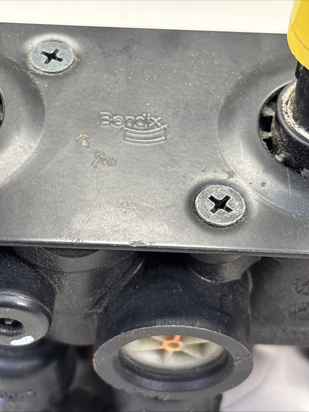 FREIGHTLINER CASCADIA BENDIX PARKING BRAKE VALVE - P/N: 5018303 / 5018673