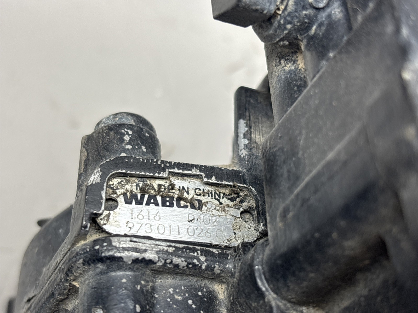 OEM Freightliner Wabco ABS Solenoid Modulator Valve 973 011 0260 / 472 195 078 0