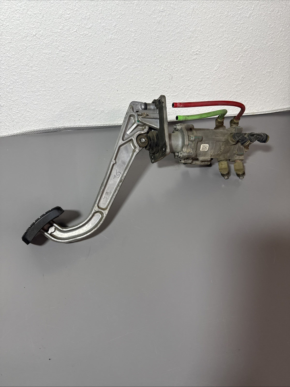 2018-2024 FREIGHTLINER CASCADIA FOOT BRAKE PEDAL W/ VALVE WABCO OEM