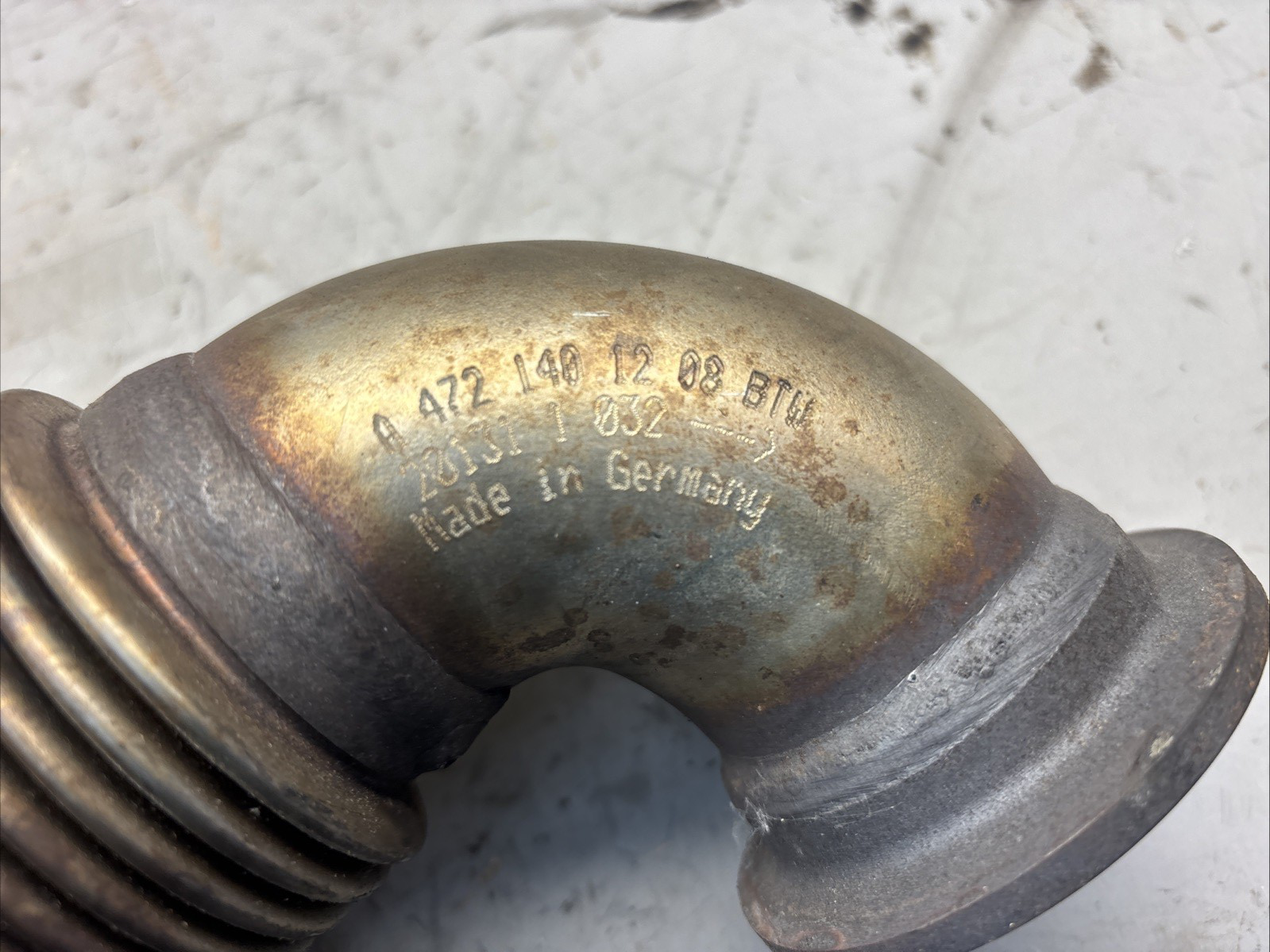 DETROIT DD15 EGR VALVE TO EXHAUST GAD COOLER SN# A 472 140 12 08 / A 4721401208