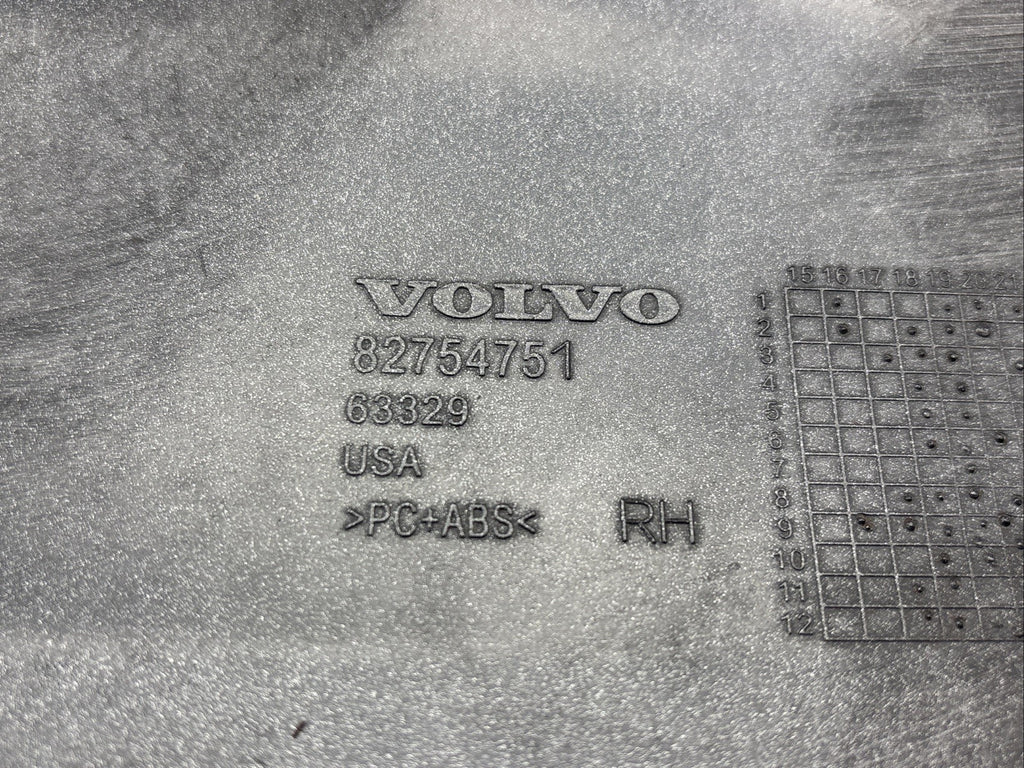 82754751 VOLVO VNL 760 FRONT RIGHT PASSENGER SIDE BUMPER TOW HOOK COVER OEM