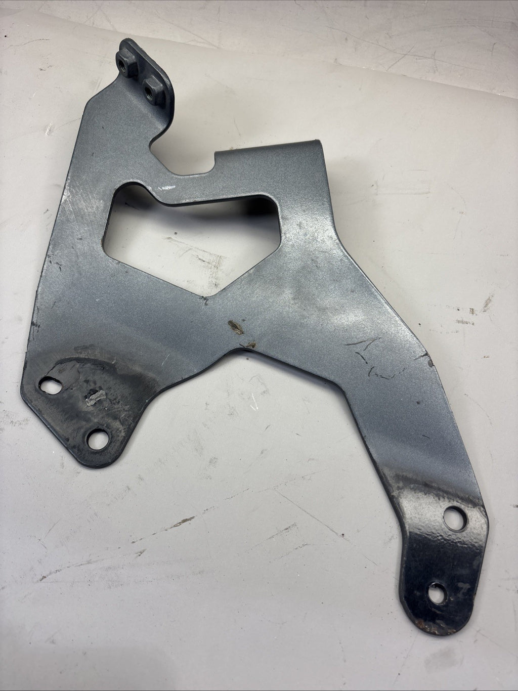 2018-2024 VOLVO VNL 860 FRONT RIGHT SIDE FENDER SUPPORT BRACKET 82798129 OEM
