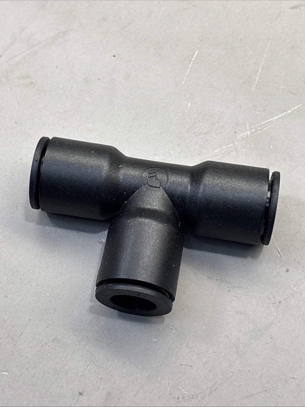 (5) Legris Push-To-Connect Tube OD Tee 1/2”