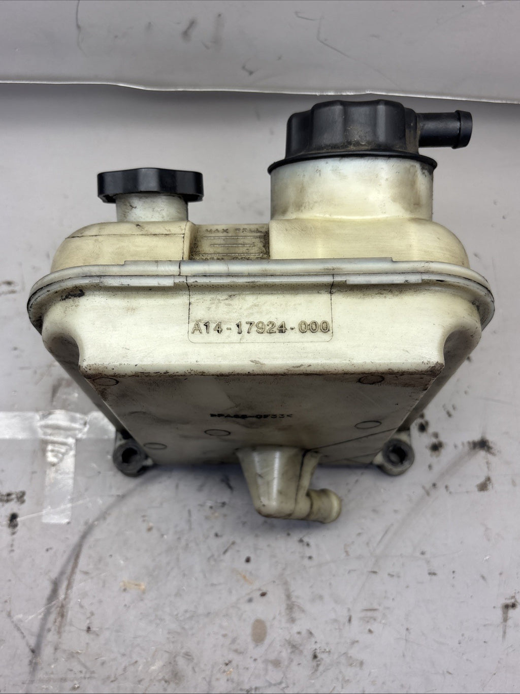 A14-17924-000 Freightliner Power Steering Reservoir