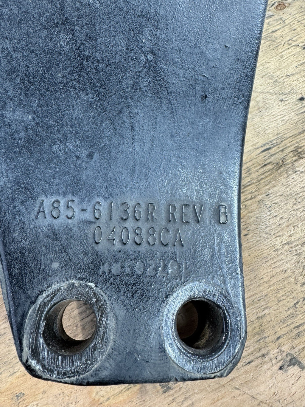 2021 Kenworth t680 PACCAR RIGHT CAB MOUNT BRACKET A85-6136R