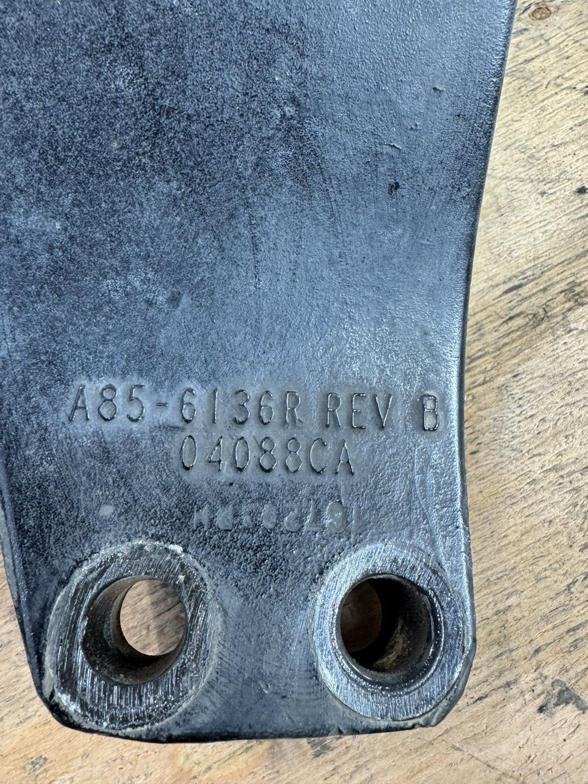 2021 Kenworth t680 PACCAR RIGHT CAB MOUNT BRACKET A85-6136R