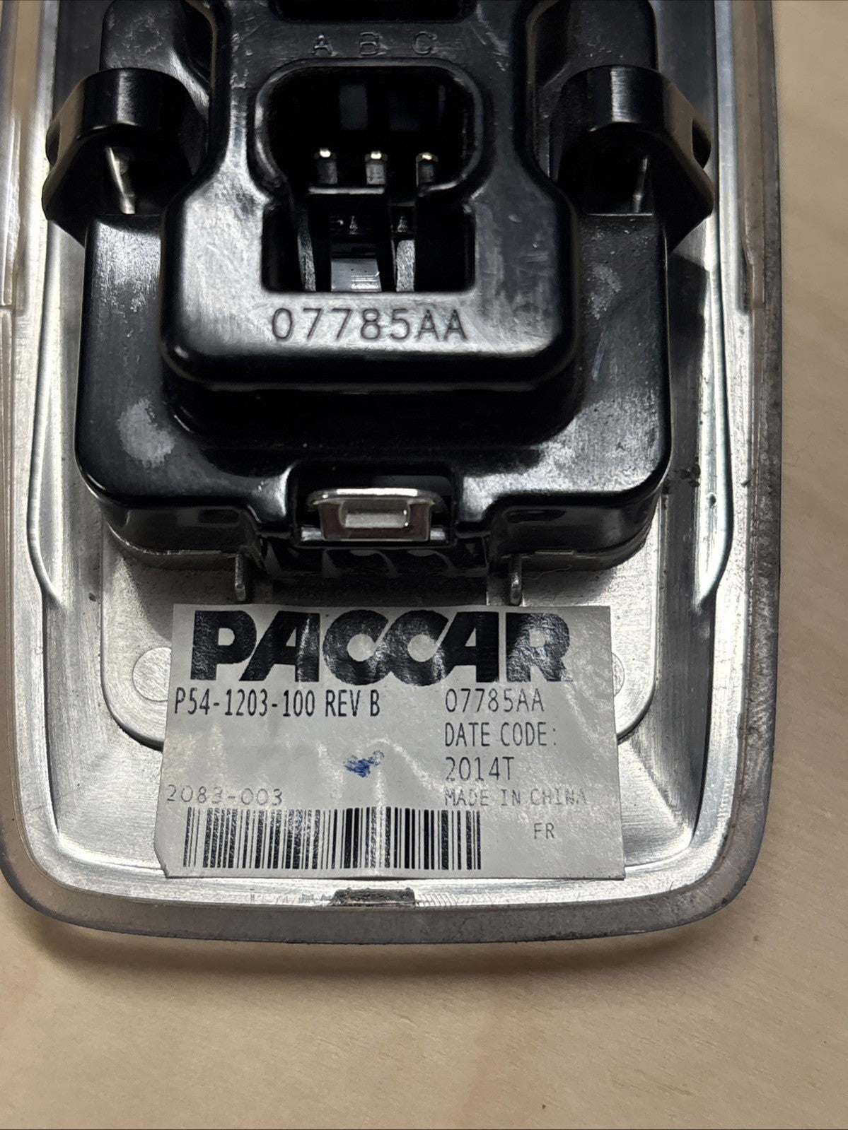 Kenworth T680/Paccar P54-1203-100 Overdoor Cab Light