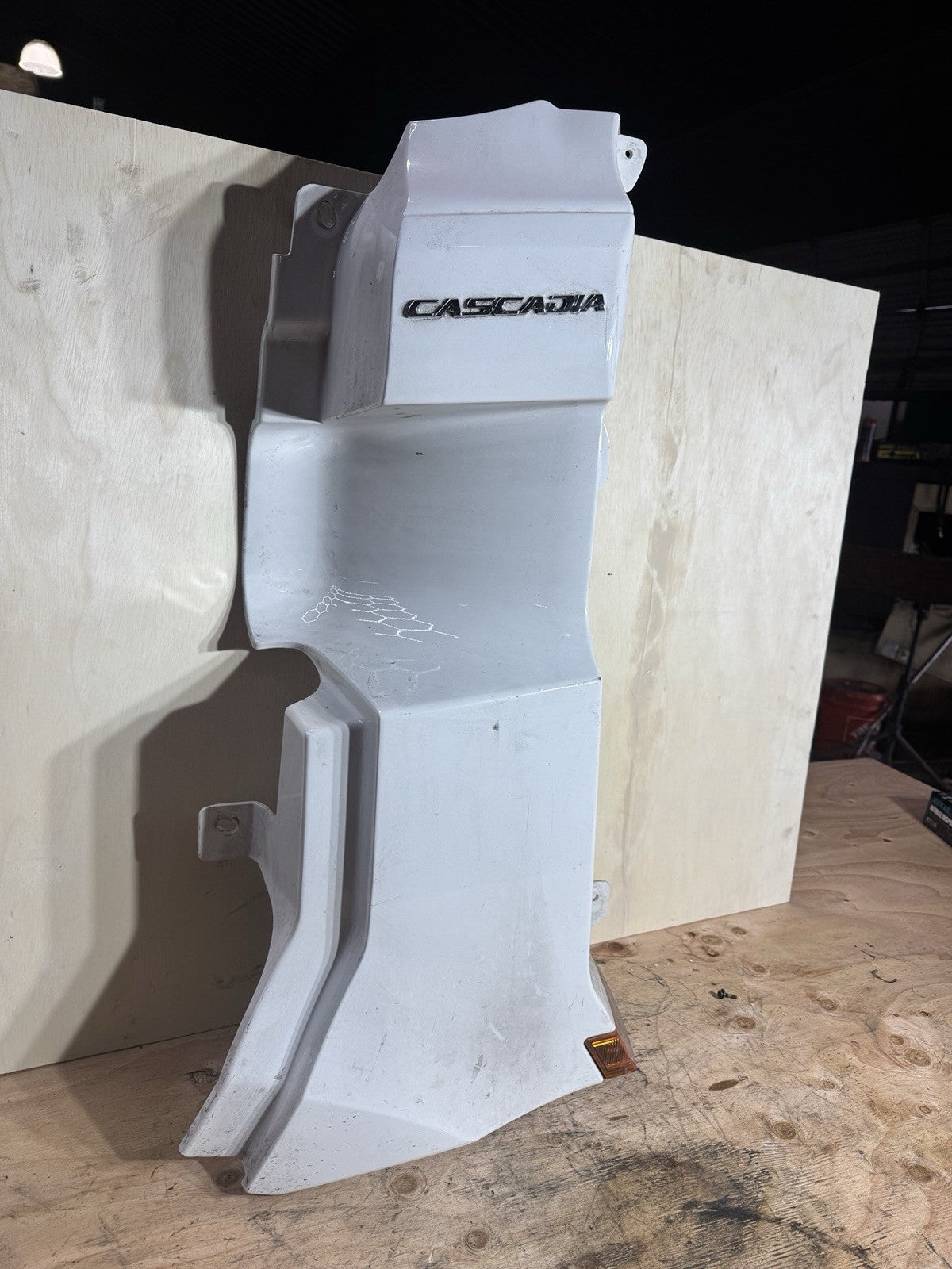 2018-2024 FREIGHTLINER CASCADIA 126 COWL Left 3634004