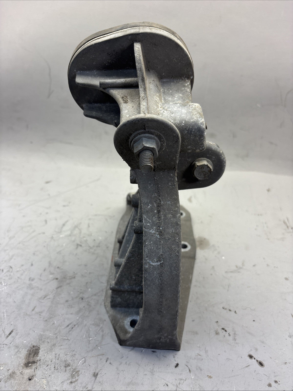 2018-2024 FREIGHTLINER CASCADIA 126 LEFT DRIVER HOOD SUPPORT MOUNT OEM