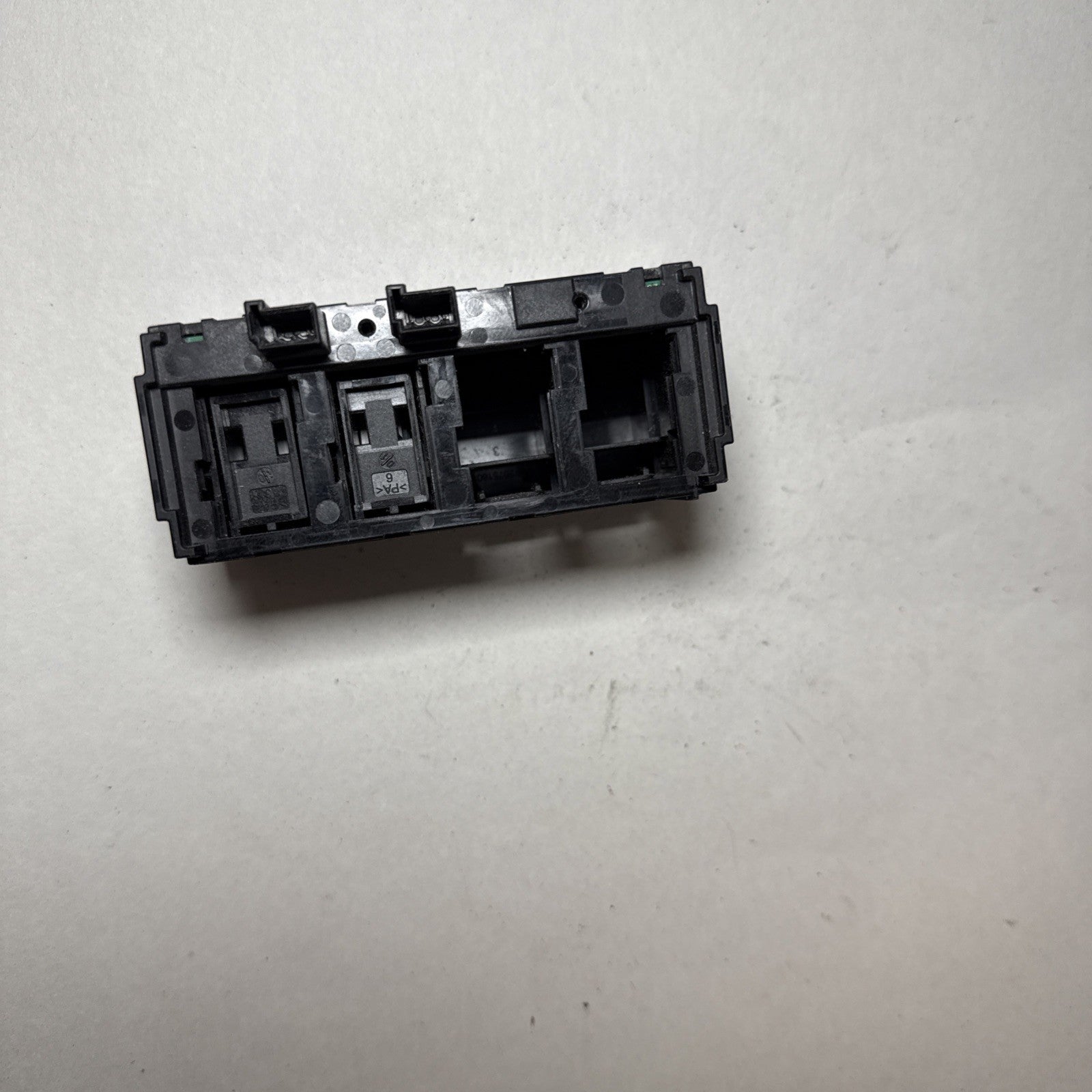 Freightliner A06-90732-000 Rocker Switch Panel HSA OFF RGEN OFF