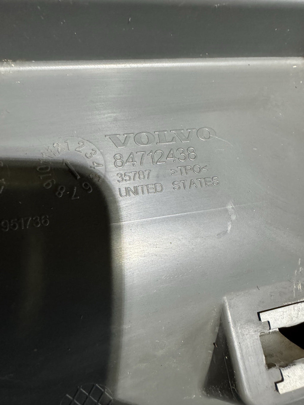 2022 VOLVO VNL860 D13 FRONT FLOOR CENTER CONSOLE TRAY ENGINE ACCESS COVER OEM