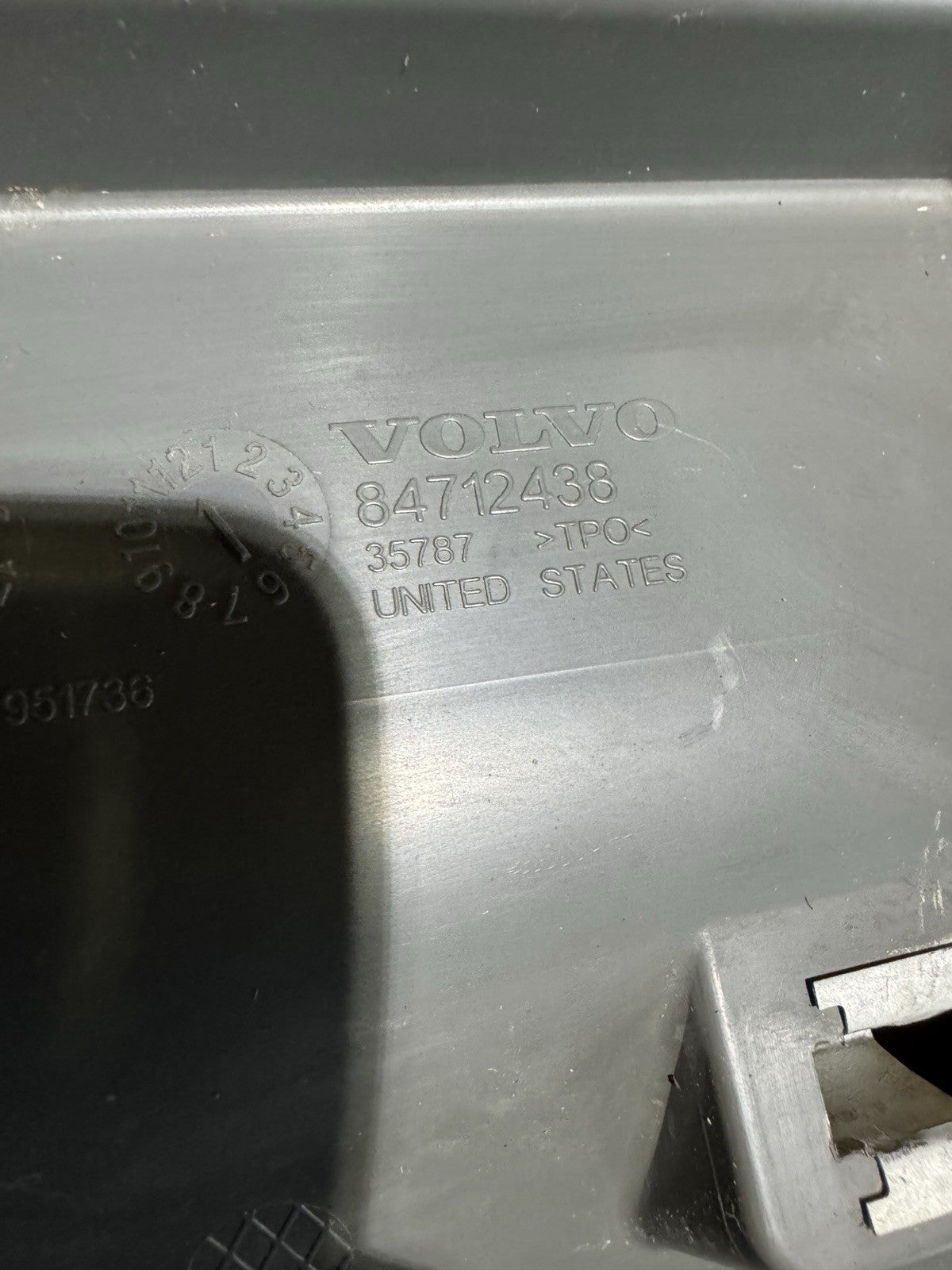 2022 VOLVO VNL860 D13 FRONT FLOOR CENTER CONSOLE TRAY ENGINE ACCESS COVER OEM
